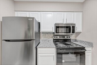 The Landing on Emerald Pointe in Birmingham, AL - Building Photo - Building Photo