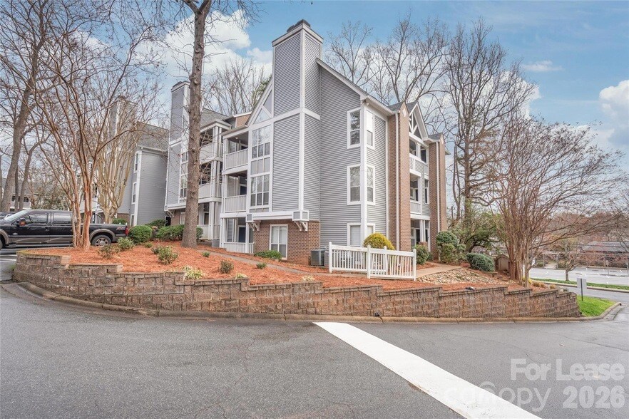 2510 Cranbrook Ln, Unit 22 in Charlotte, NC - Building Photo