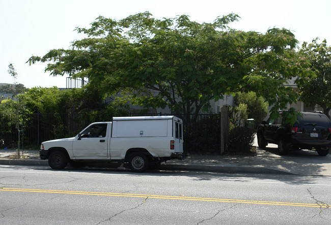 725 N Wilton Pl in Los Angeles, CA - Building Photo - Building Photo