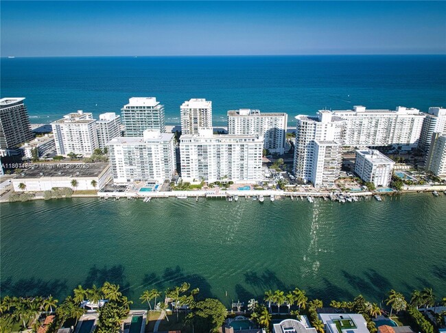 5700 Collins Ave in Miami Beach, FL - Building Photo - Building Photo