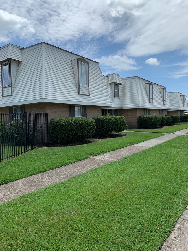 Arbor Place in Terrytown, LA - Foto de edificio - Building Photo