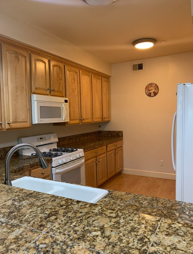 5005 Edgewood Dr in Provo, UT - Building Photo - Building Photo