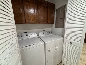 5868 Royal Rdg Dr in San Antonio, TX - Building Photo - Building Photo