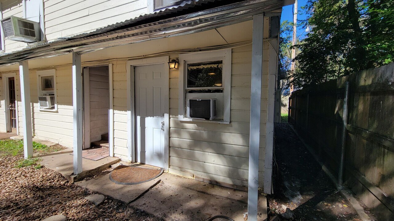 2424 Elliott St-Unit -D in Alexandria, LA - Building Photo