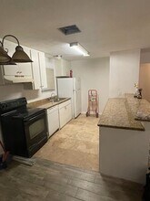 1221 Bayswater Dr in Houston, TX - Building Photo - Building Photo