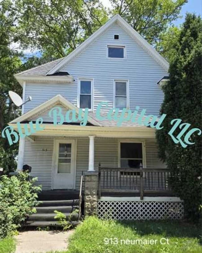 property at 913 Neumaier Ct