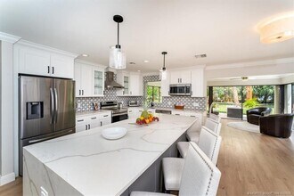 518 SW North Carolina Dr in Stuart, FL - Foto de edificio - Building Photo