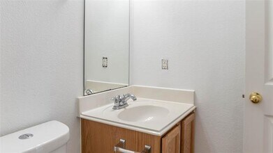 402 Silver Mine Dr in Justin, TX - Building Photo - Building Photo