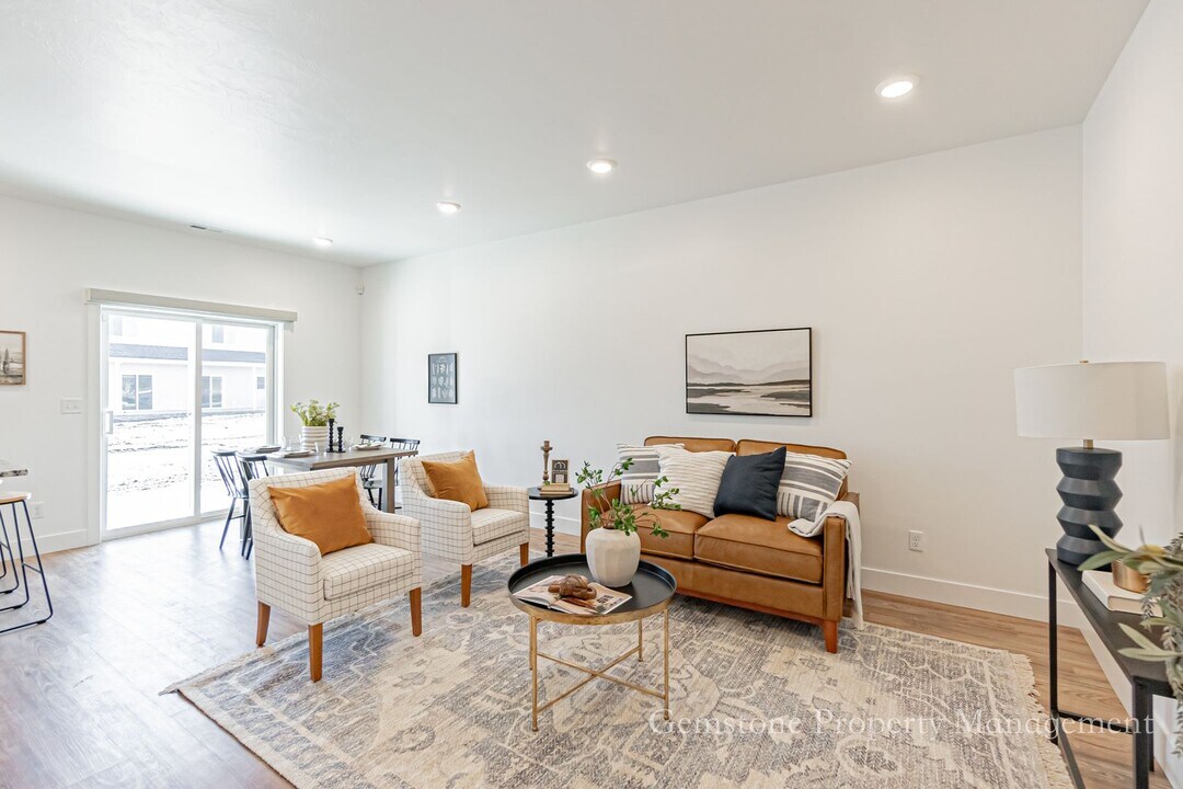 583 Tiller Dr in Sugar City, ID - Building Photo