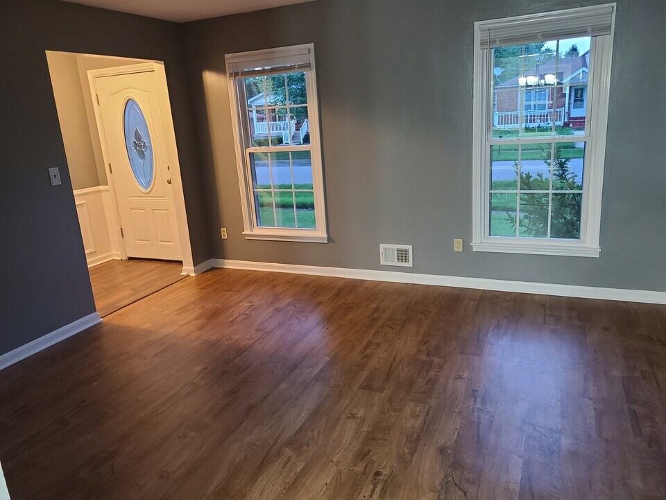 6604 Birchline Blvd in Louisville, KY - Building Photo