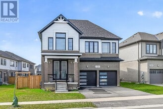 325 Provident Wy in Hamilton, ON - Building Photo - Building Photo