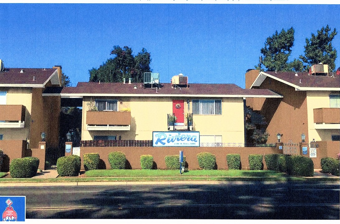 Riviera Apartments in Fresno, CA - Building Photo