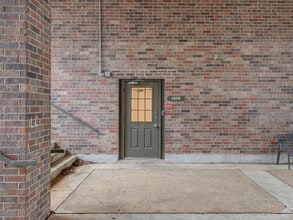1859 Poplar Woods Cir W, Unit 102 in Germantown, TN - Building Photo - Building Photo