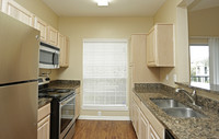 Live Oaks Apartments in Baton Rouge, LA - Building Photo - Interior Photo