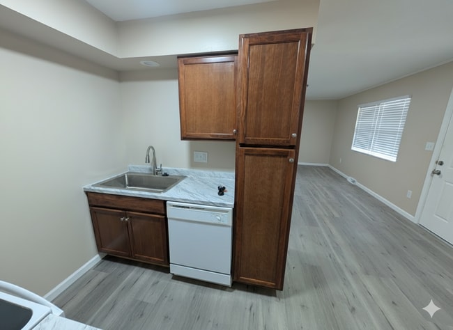 407 Holiday Dr in Belton, MO - Building Photo - Building Photo