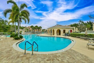 10711 Palazzo Wy in Ft. Myers, FL - Foto de edificio - Building Photo