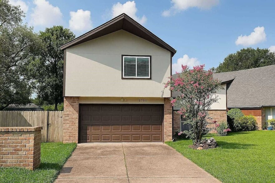 1940 E Allegro St in Houston, TX - Foto de edificio