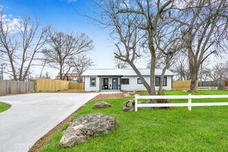 569 Wright Ave in New Braunfels, TX - Building Photo - Building Photo