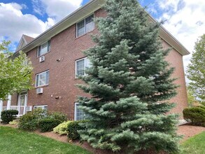 3961 Brown Ave-Unit -31 in Manchester, NH - Foto de edificio - Building Photo