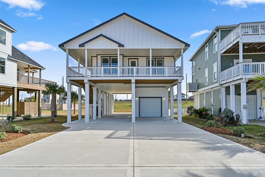 25231 Sausalito Dr in Galveston, TX - Building Photo