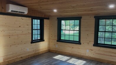 2152 Twin Springs Rd in Decorah, IA - Foto de edificio - Building Photo