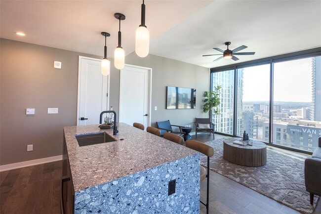 84 East Ave in Austin, TX - Foto de edificio - Building Photo
