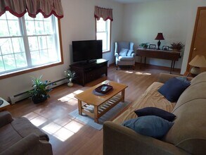 107 N Liberty St in Belchertown, MA - Building Photo - Building Photo