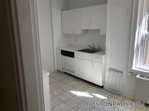 18 Chauncy St, Unit 2 in Cambridge, MA - Foto de edificio - Building Photo