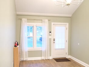 7 Maple Ave in Bloomfield, CT - Building Photo - Building Photo