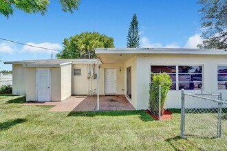 113 SE 14th St in Deerfield Beach, FL - Building Photo - Building Photo