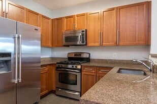 15 Enterprise Ct in Jersey City, NJ - Building Photo