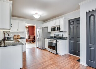 2758 Hillsboro Blvd in Aurora, IL - Building Photo - Building Photo