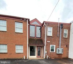 45 E High St in Pottstown, PA - Building Photo