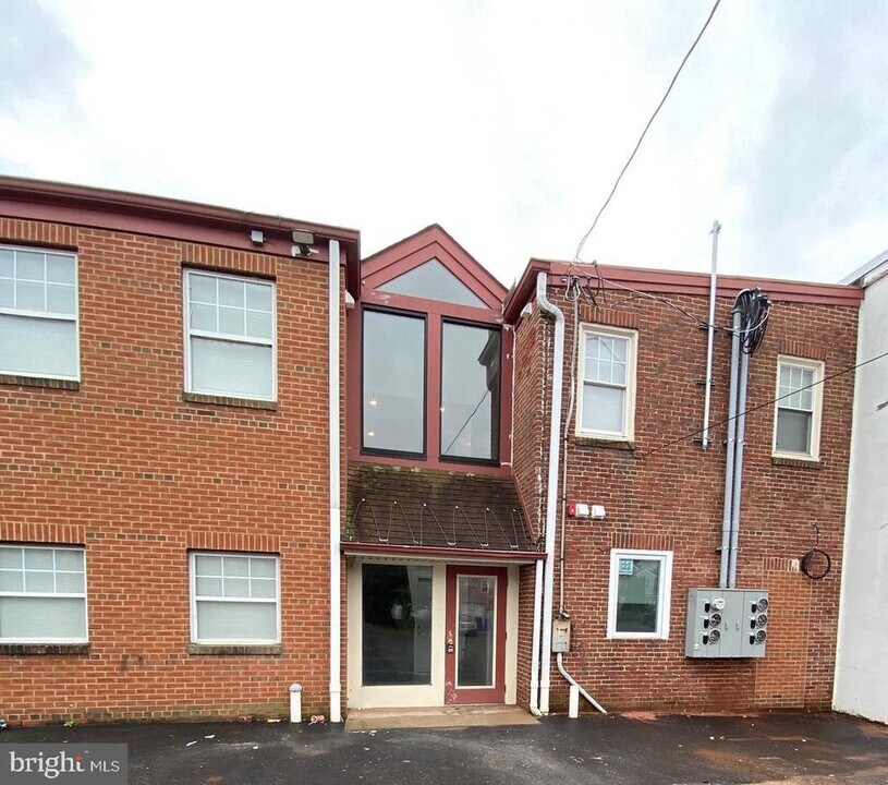 45 E High St in Pottstown, PA - Building Photo
