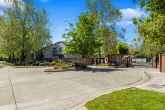 Sunpointe Condominiums in Stockton, CA - Building Photo - Other