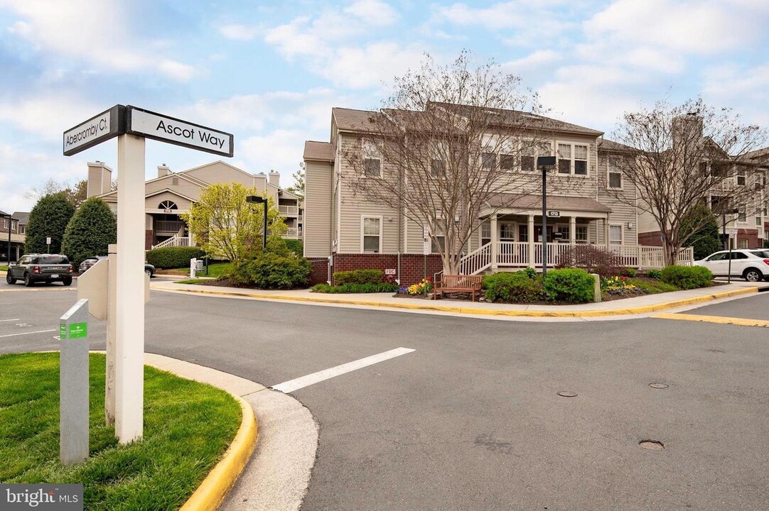 1725 Ascot Way, Unit I in Reston, VA - Building Photo