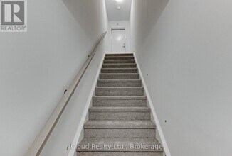 31 Appletree Ln in Barrie, ON - Building Photo - Building Photo