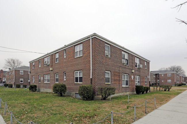 14798 75th Ave in Flushing, NY - Foto de edificio - Building Photo