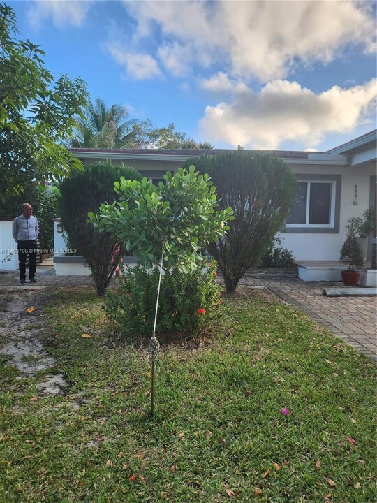 1270 NE 143rd St in North Miami, FL - Building Photo