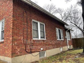 424 Abston St in Ferguson, MO - Building Photo - Building Photo