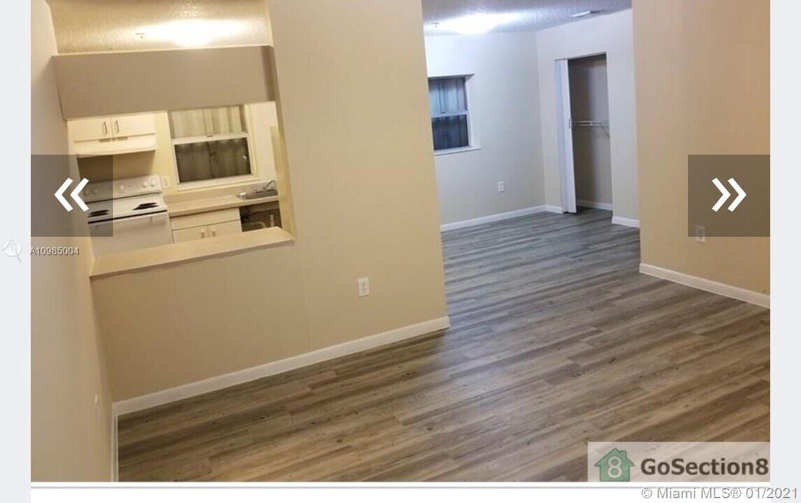 7160 NW 14th Pl-Unit -4 in Miami, FL - Building Photo