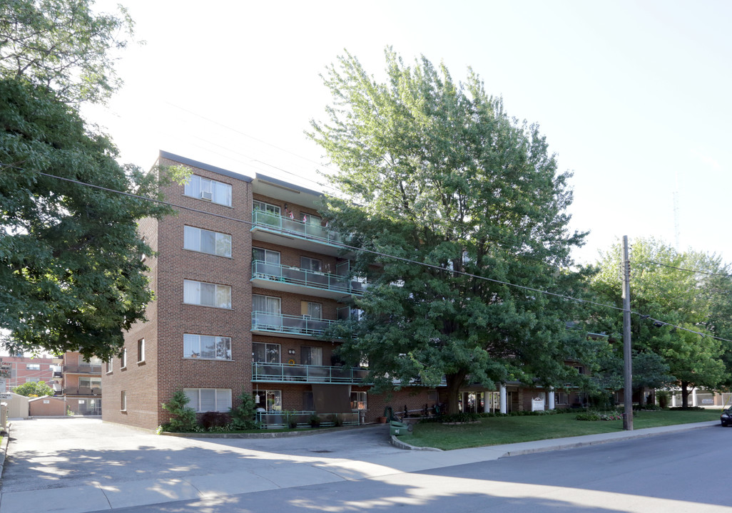 Harbour View Suites in Hamilton, ON - Building Photo