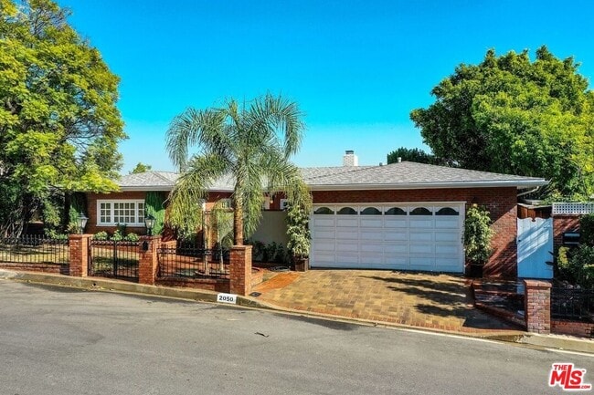 2050 Linda Flora Dr in Los Angeles, CA - Building Photo - Building Photo