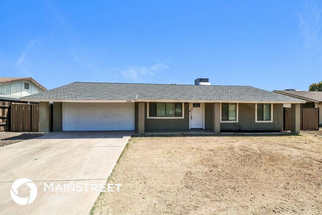 7109 W Carol Ave in Peoria, AZ - Building Photo