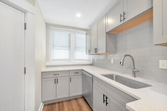 107 School St, Unit 1 in Boston, MA - Building Photo - Building Photo