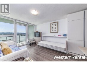 988-988 Quayside Dr in New Westminster, BC - Building Photo - Building Photo