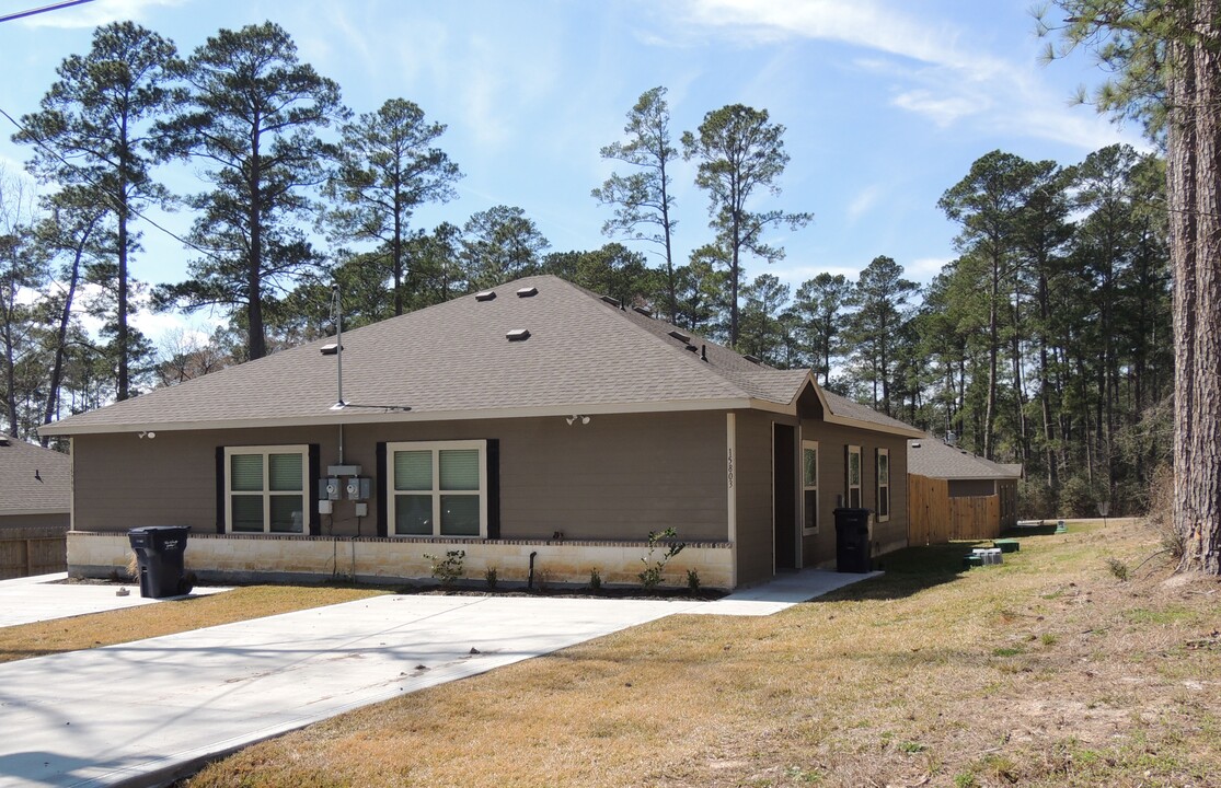 15793 Pecan Dr in Montgomery, TX - Building Photo