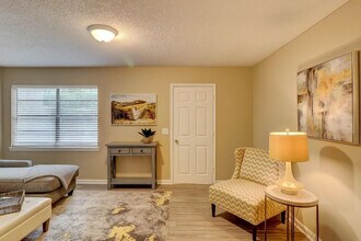400 William Hilton Pkwy in Hilton Head Island, SC - Building Photo - Building Photo