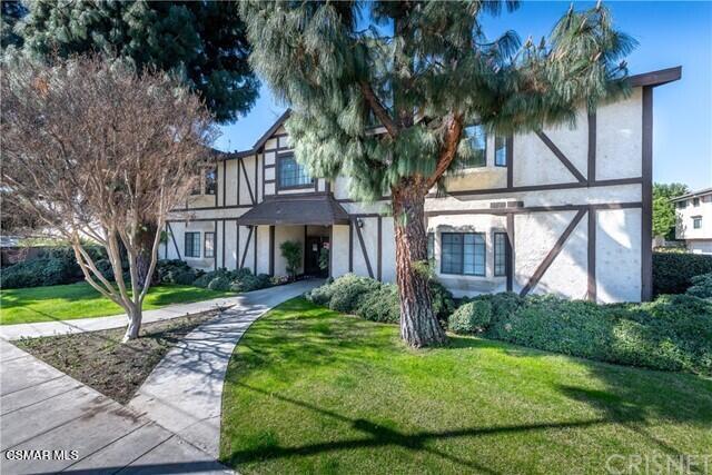 7125 Shoup Ave in Los Angeles, CA - Building Photo