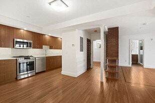 165 Winthrop Rd in Brookline, MA - Building Photo